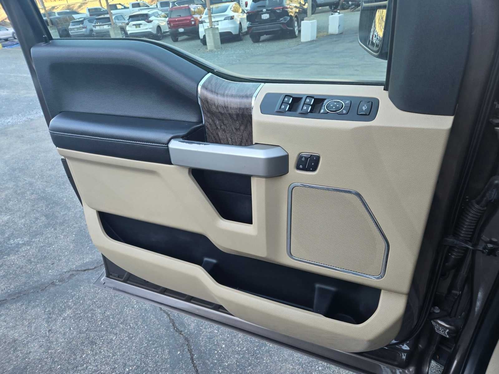 2017 Ford Super Duty F-250 SRW Lariat