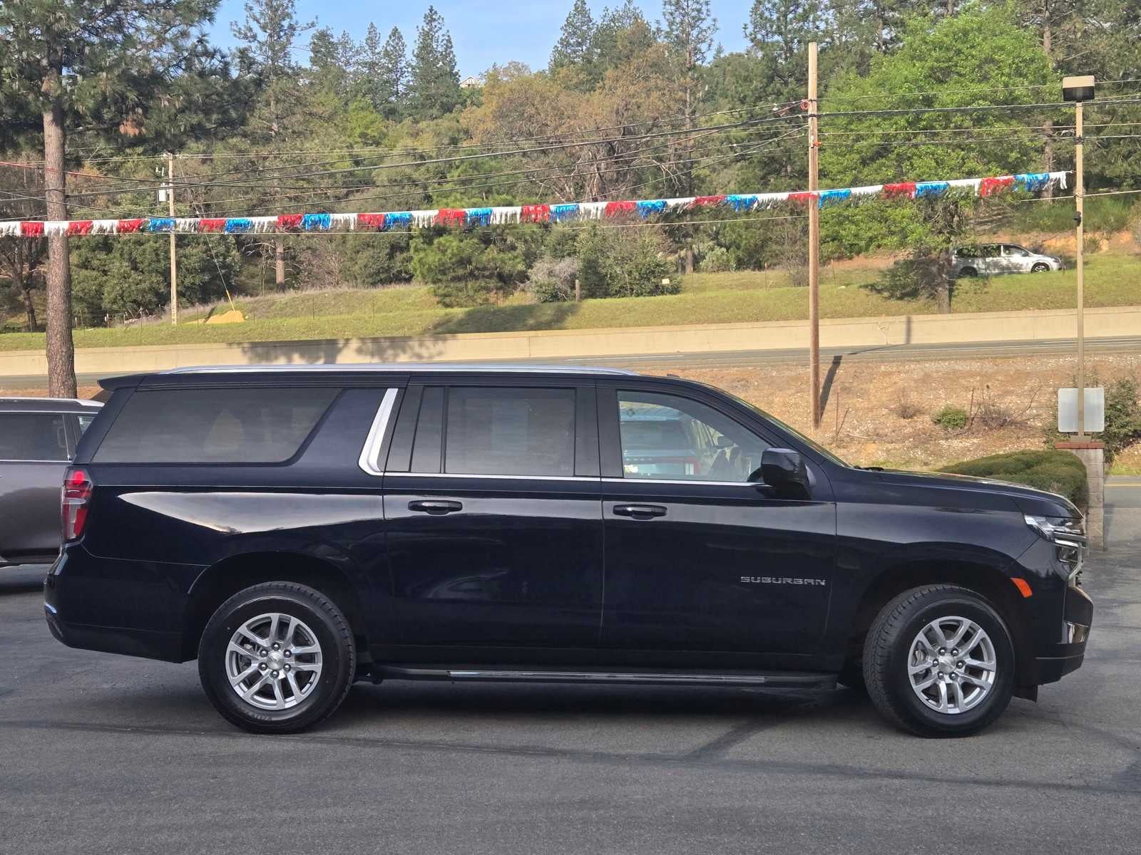 2024 Chevrolet Suburban LT