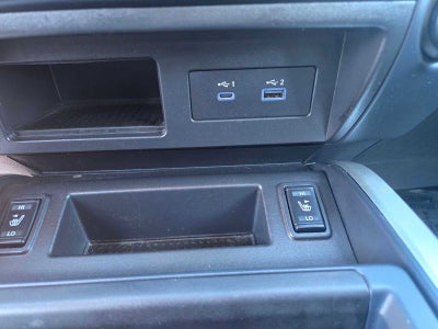 2023 Nissan Titan SV