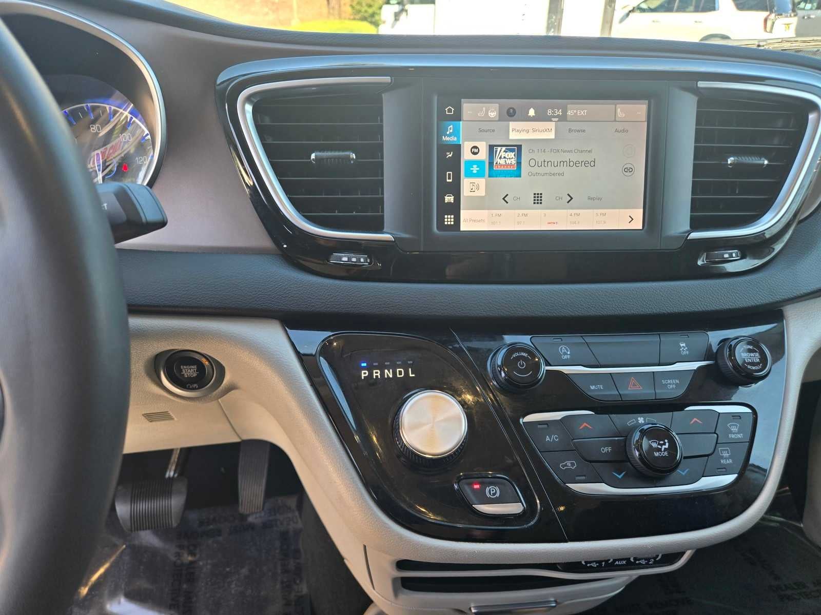 2023 Chrysler Voyager LX