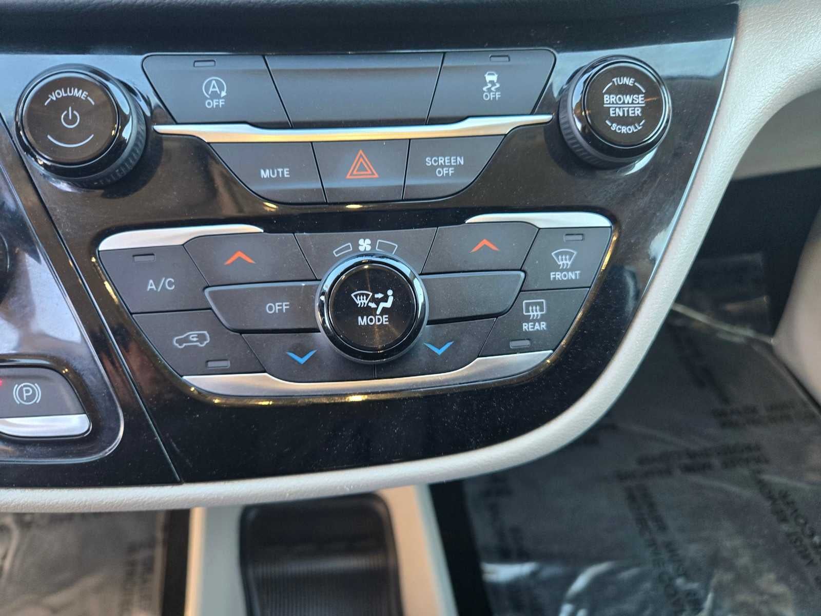 2023 Chrysler Voyager LX